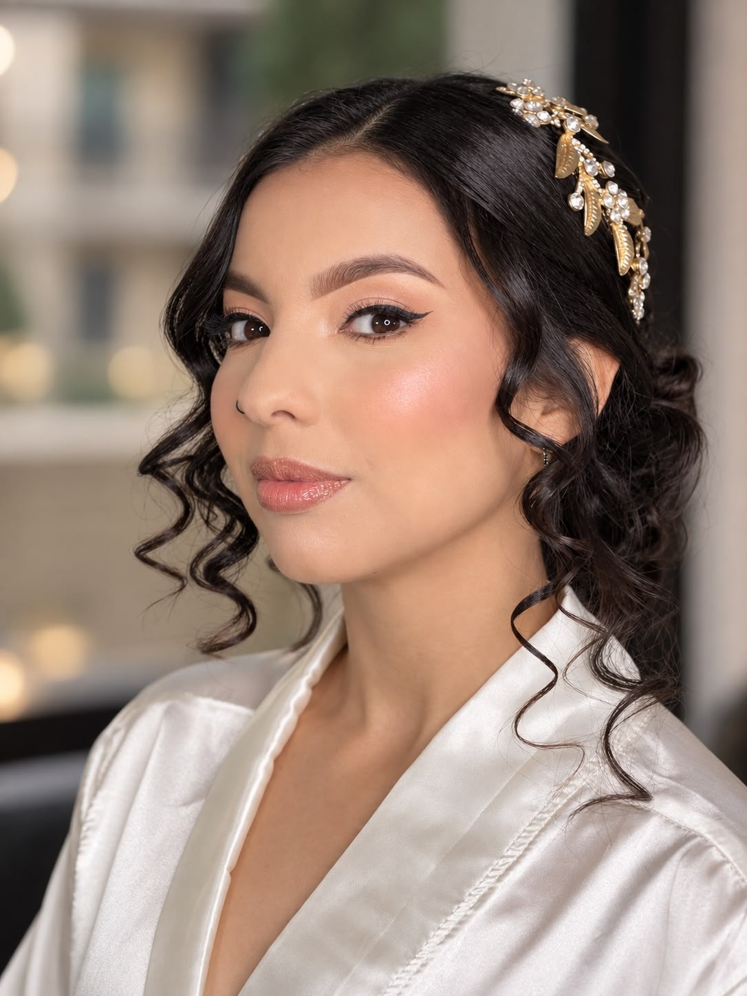 Novias: maquillaje y peinado, look 1
